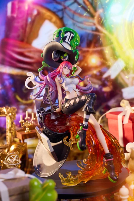Mad Hatterをモチーフにしたオリジナルフィギュアが8月に販売されます!!絵を描いてから苦節4年やっと形に台座からしっかりイラスト再現していただきました…!よろしくお願いします 