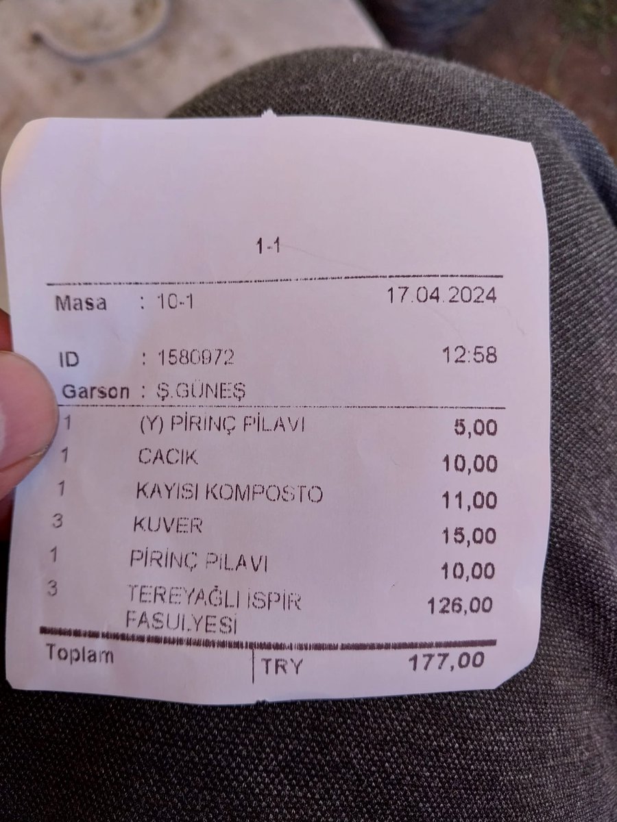 Meclis lokantasında 3 kişilik yemek ücreti
Benim vekilim benden neden daha ucuz yemek yiyor, böyle bir saçmalık olabilir mi ? 
Adaletin batsın !