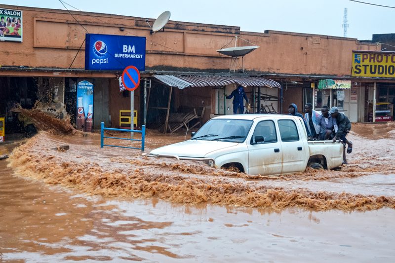 Floods Hit Kampala - #ChimpReportsNews #UgandaNews chimpreports.com/floods-hit-kam…