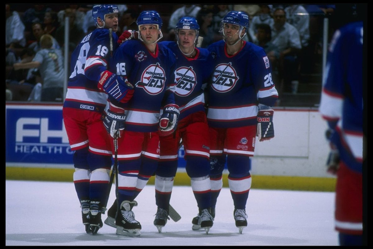 rylen_gb's tweet photo. #EDMvsARI. Crying… #FlyJetsFly https://t.co/nvFG1ojISd