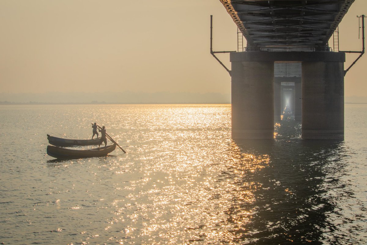 Fishermen shines with river water Godavari. A beautiful visual to witness for every Nature lover and Travellers #Godavari @NatGeoIndia 
@NGTIndia @incredibleindia #NGTIndia #NatGeoIndia @Canon_India #canonphotography #CapturedOnCanon @oltraveller @TravelLeisure @BBC_Travel