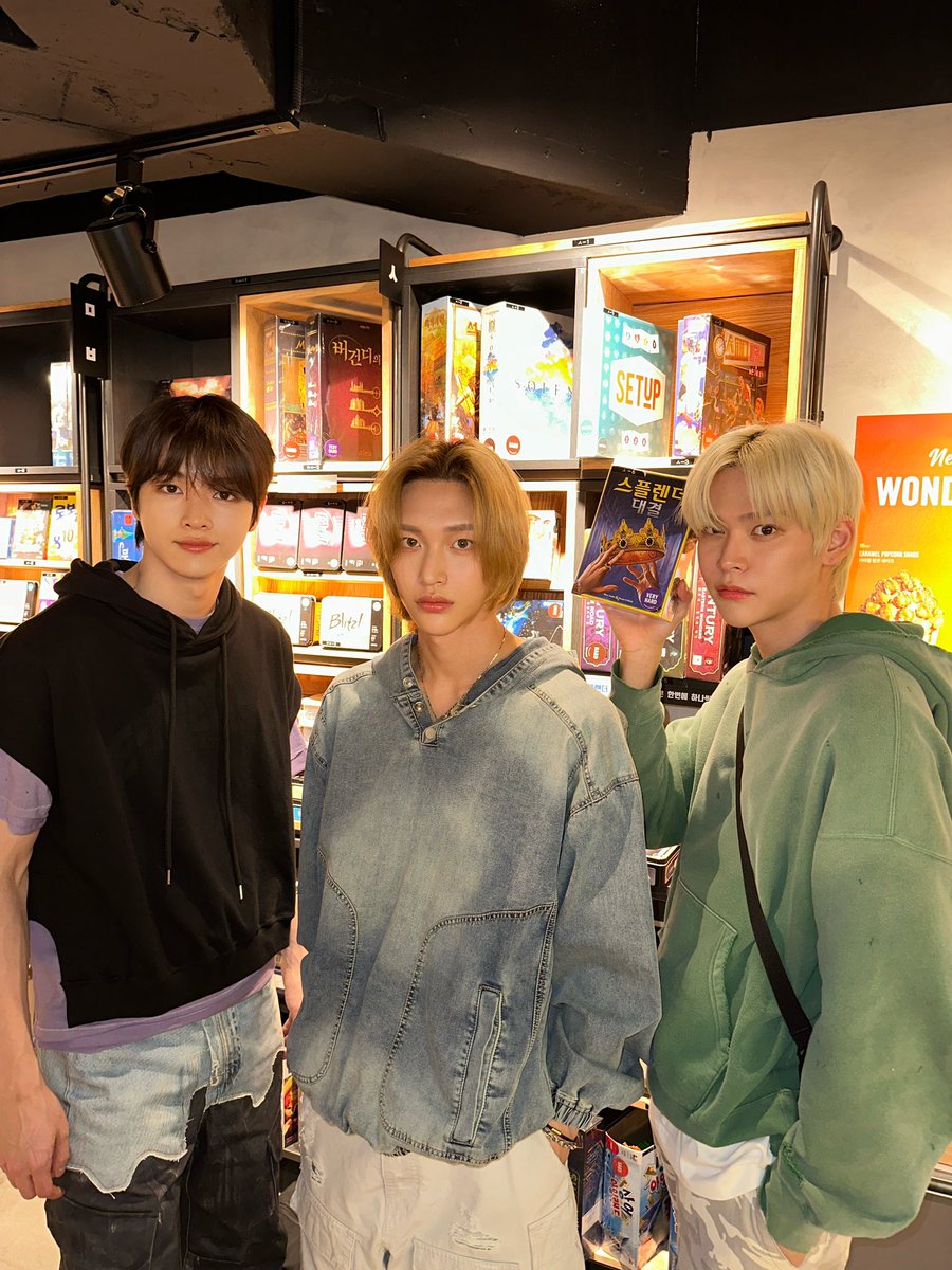 RIIZE_official's tweet photo. Get A Board Game🎲

#RIIZE #라이즈
#RISEandREALIZE
#WE_RIIZE #위라이즈 https://t.co/hSfWlXXbpe