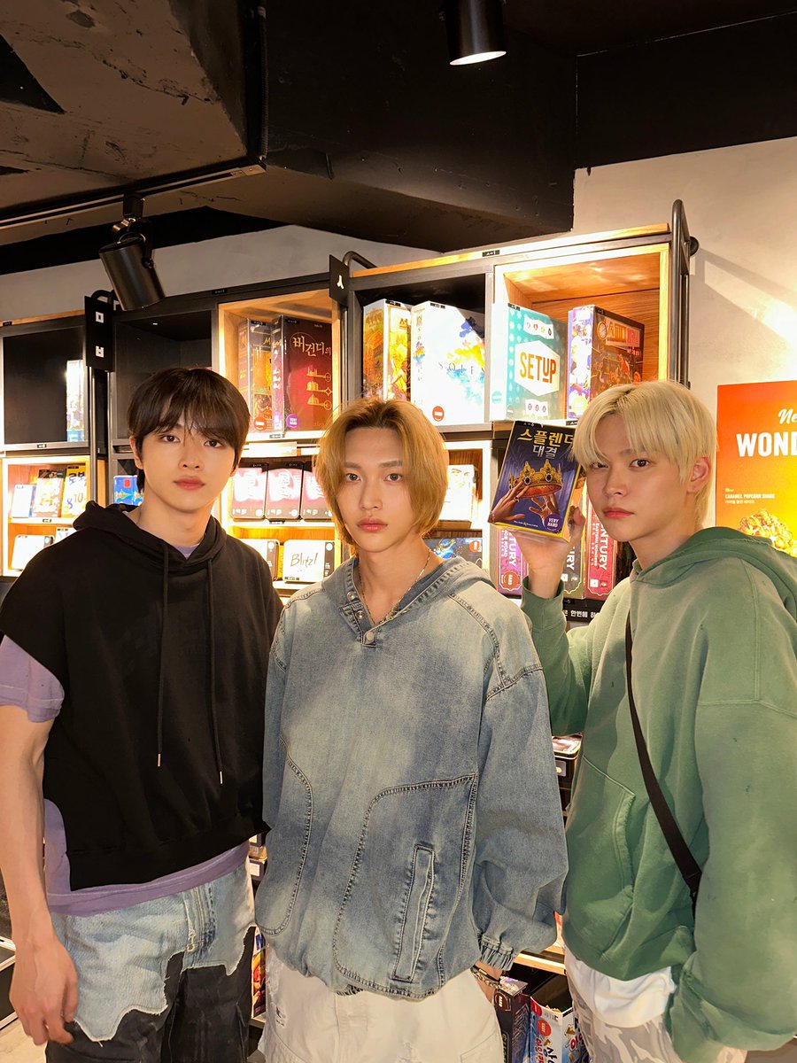 RIIZE_official's tweet photo. Get A Board Game🎲

#RIIZE #라이즈
#RISEandREALIZE
#WE_RIIZE #위라이즈 https://t.co/hSfWlXXbpe