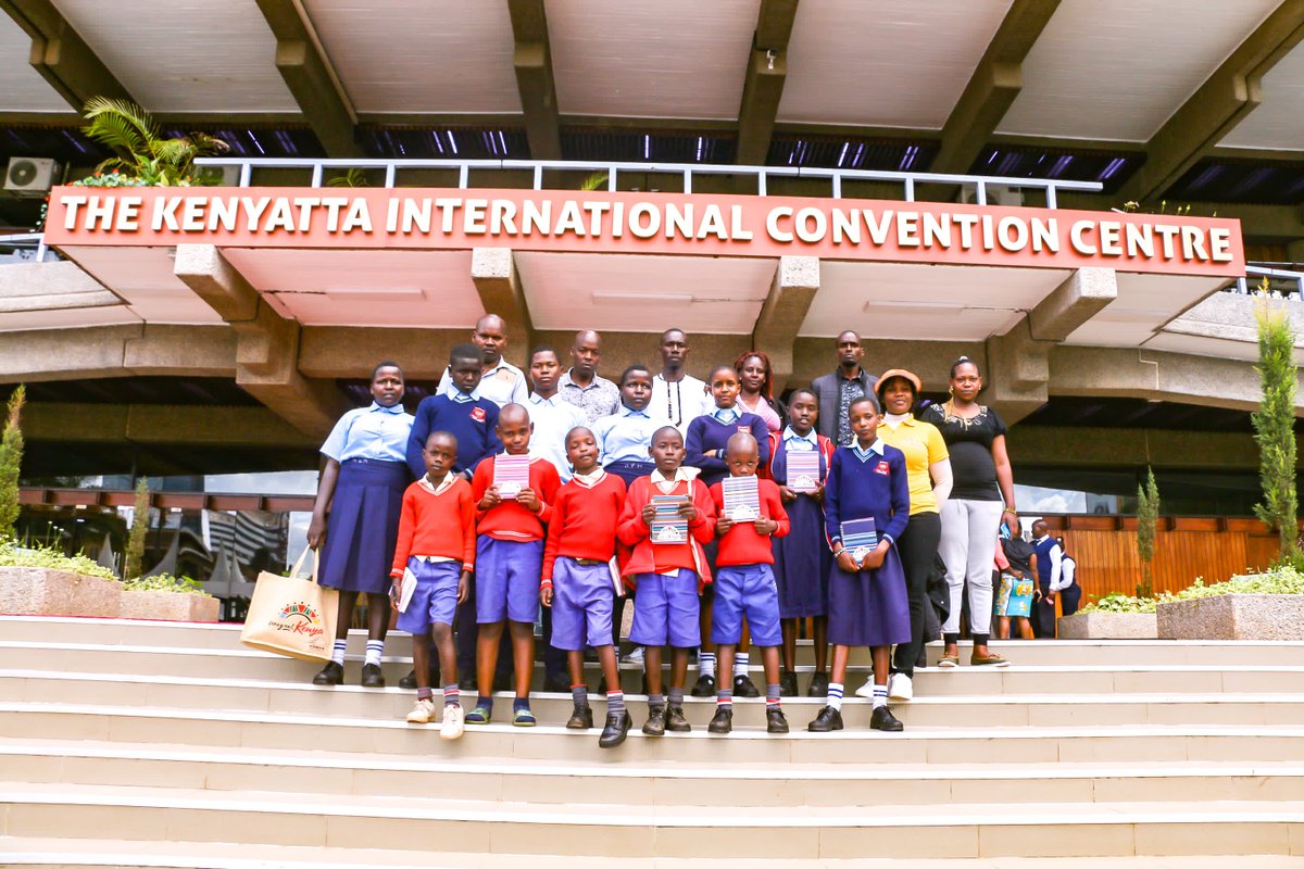 KTBKenya's tweet photo. CSR in form of educational tour: 

Pupils of Enoosean Primary and their teachers feeding giraffes at Nairobi's giraffe center. The school is in a tour of Nairobi city courtesy of @magicalkenya, @KenyaUtalii and @KICC_kenya https://t.co/RRrBEUcUKm