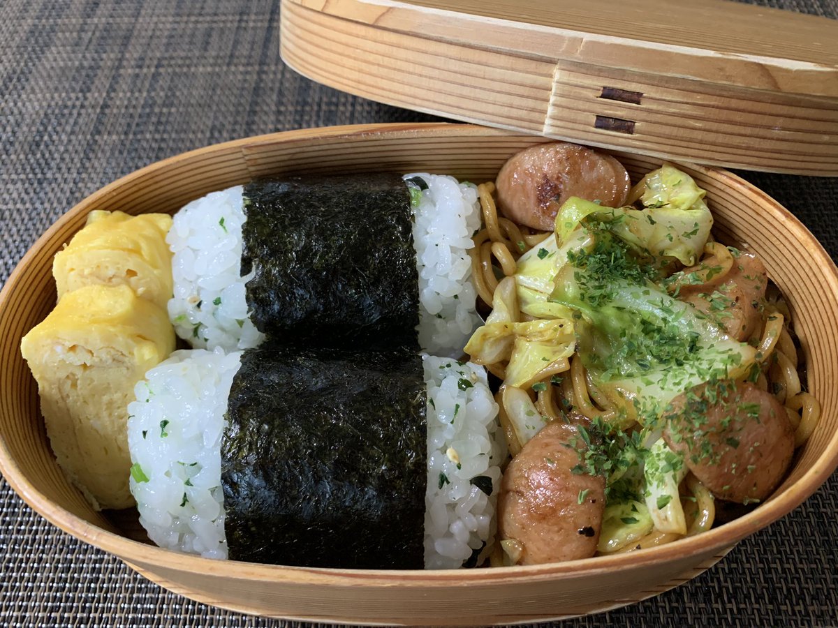 Good afternoon friends.

It’s not so bad weather today but yellow sand is flying from continent.

So I can’t open the window and I can’t see the mountains.

Today’s obento (lunch)
“Onigiri “
“Yakisoba” and 
“Tamagoyaki “

#japanesefood 
#japanesehomecooking