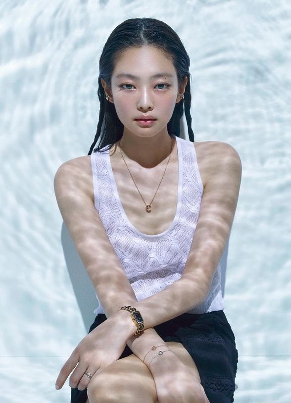 NEWSJENNlE's tweet photo. 📝 240418 'SPOT' by Zico feat. #JENNIE will be released on April 26th. The song will come out with an MV at 6 PM KST. https://t.co/3wgmfyYaQk