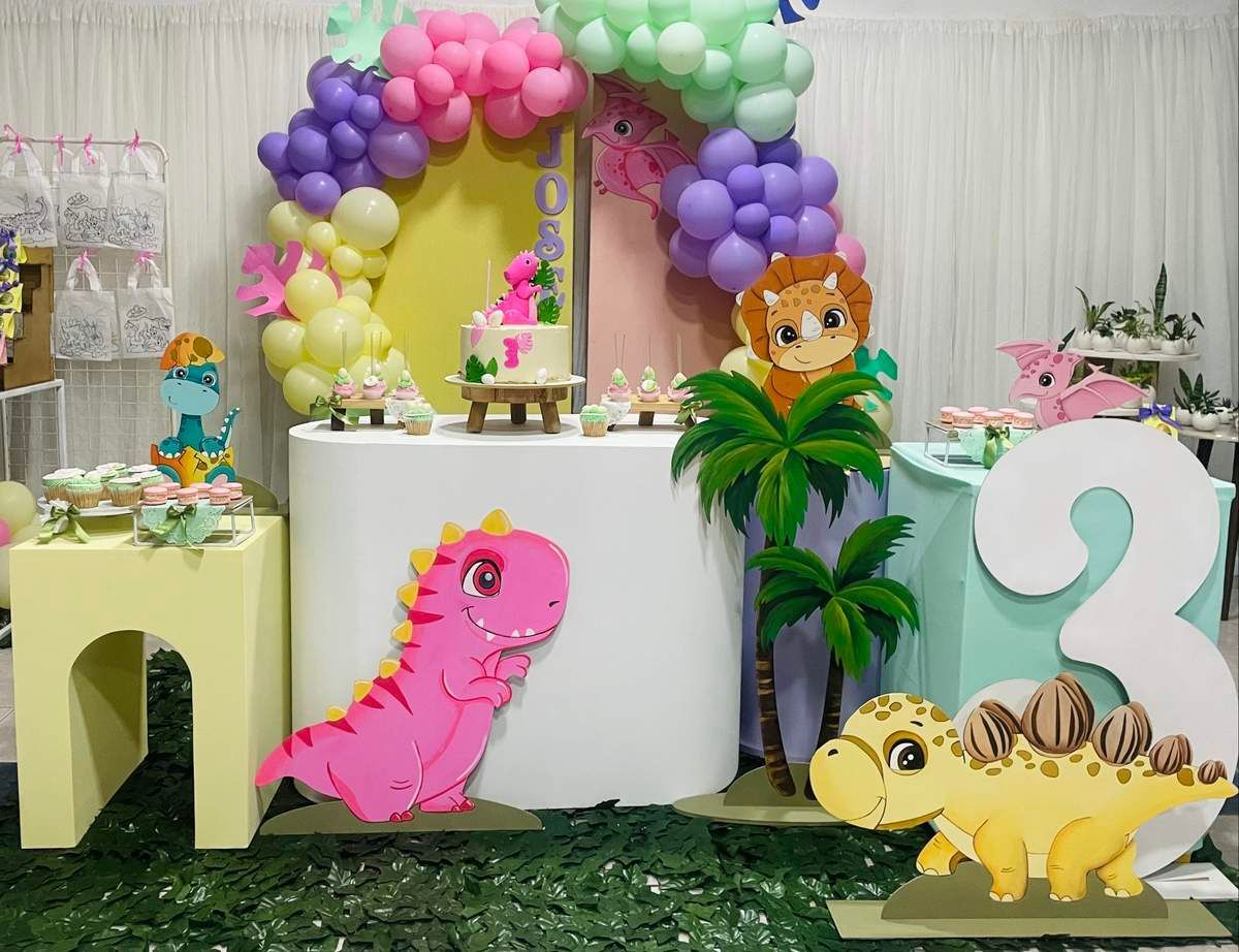 Check out this sweet dinosaur birthday party! The birthday cake is so cute! catchmyparty.com/parties/josefi…  #catchmyparty #partyideas #dinosaurs #dinosaurparty #girlbirthdayparty