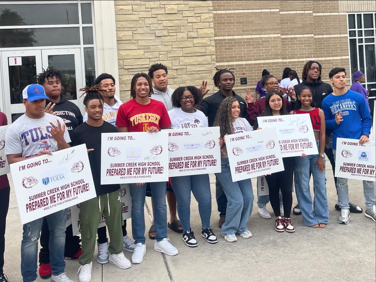 HumbleISD_SCHS's tweet photo. Senior Signing Day was awesome! 🎓🖊️🎉 We had a great time celebrating our students who are furthering their education past SCHS! Congratulations to the Class of 2024 and GO BULLDOGS! #ShineALightSCHS https://t.co/ZXV42uoHEv