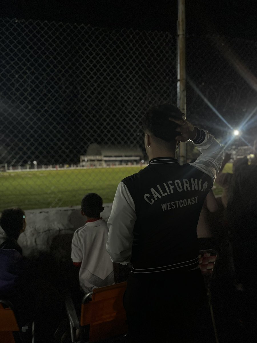 contando los días para verte ahí adentro, haciendo lo que amas, poniéndole tanta pasión y jugando con el corazón, te amo y admiro siempre🤍 soy tu fan n1