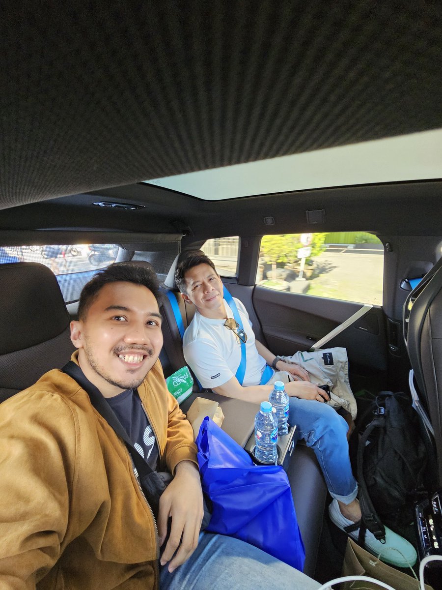 delfahmi's tweet photo. Prestige Service dari @IndonesiaGaruda penjemputan menuju Bandara menggunakan Mobil ramah lingkungan BMW IX EV 
Terima kasih @IndonesiaGaruda atas pelayanannya #Garudaindonesia https://t.co/wlIlX5gIVJ
