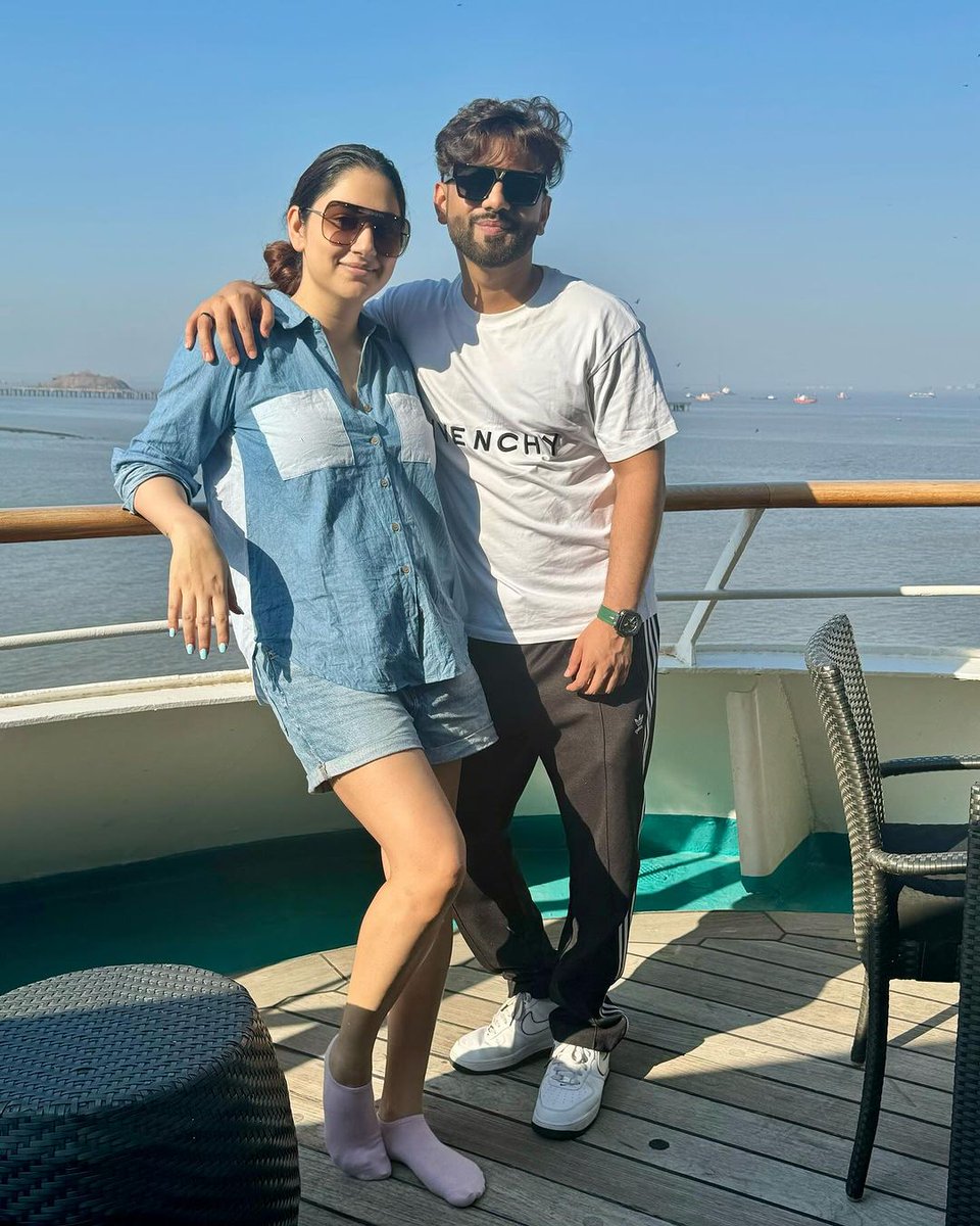 .@disha11parmar and @rahulvaidya23 share pictures with their adorable baby #Navya from their #cruise getaway #dishaparmar #Rahulvaidya #trendingnow #CoupleGoals