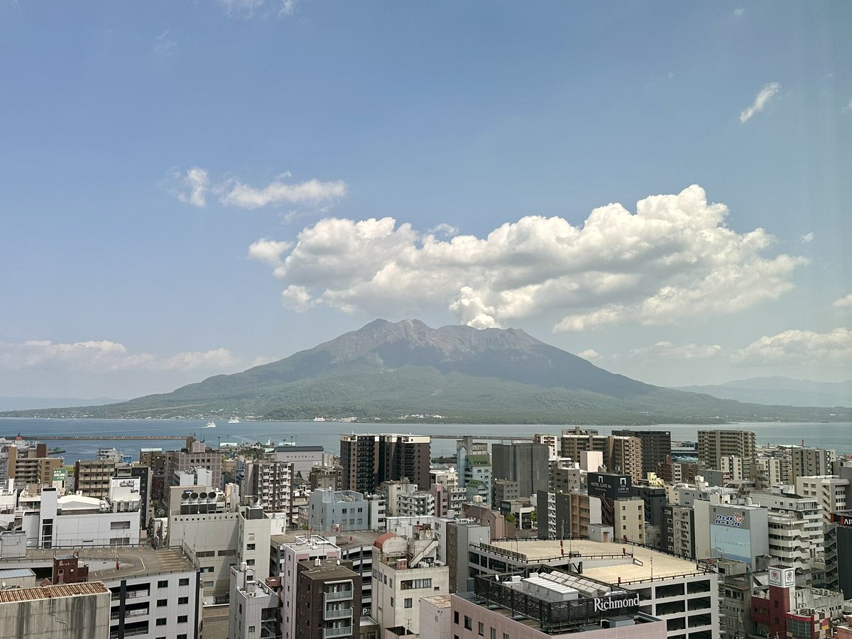 #イマソラ #いま桜島
#鹿児島 #桜島
朝の雨が嘘だったように晴れた鹿児島市内のお天気です☀️

久しぶりの太陽の光は懐かしいですね☺️

みなさまにとって、笑顔いっぱいの１日になりますように🌸