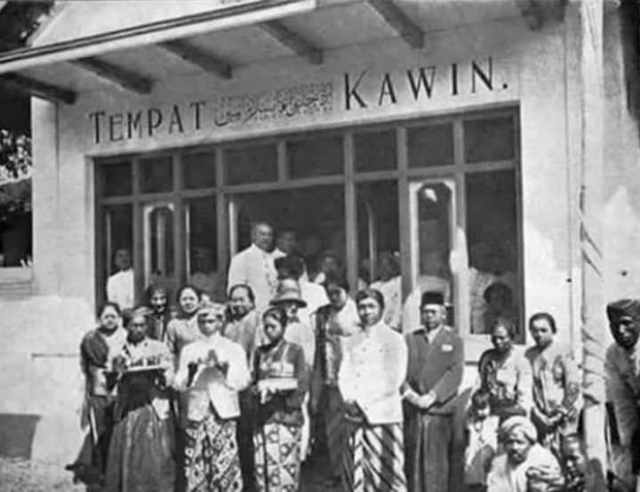 KUA  zaman dulu nama nya 
"TEMPAT KAWIN"
🤣🤣😂😂😜😜

#FaktaSejarah