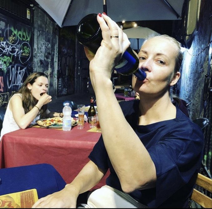 AndryuShock's tweet image. Йоланда Давальная вошла в топ 10 самых вливательных женщин мира. Поддержи весёлую вдову!!!!