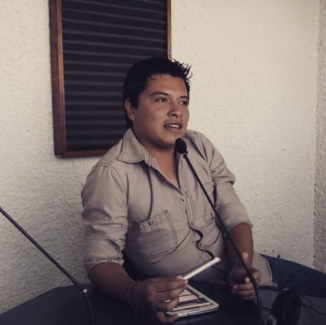 meserote's tweet photo. Nombre: Edwin Gonzalez

Si lo ven, díganle que está aún más obeso e indígena que ese wey https://t.co/FK4gk3XTw3