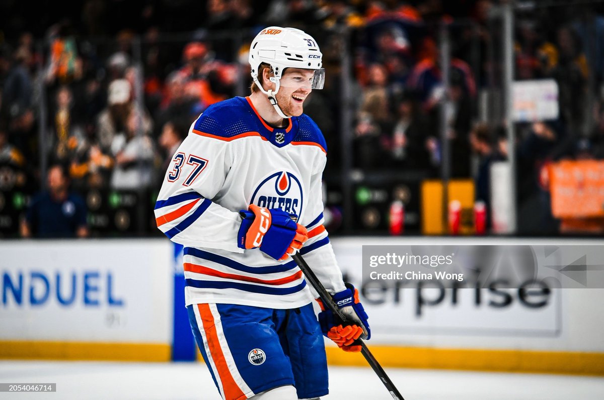 Warren Foegele scores his 20th goal of the season to cut the deficit to one in the third period! #LetsGoOilers