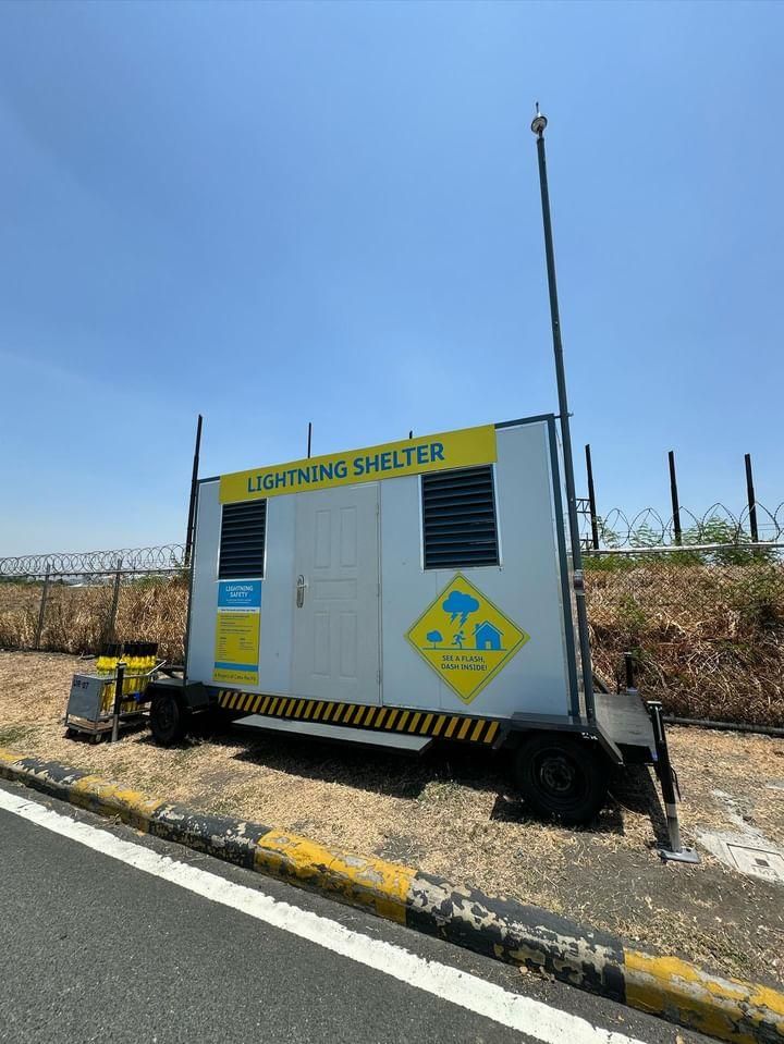 Aviationroundt1's tweet photo. A lightning shelter serves as a protective barrier for ground personnel during lightning strikes.
It is imperative to have this protective shelters replicated in all operational airports in the country.
@FAAN_Official @fmaviationng @fkeyamo https://t.co/ORub4OYMxJ