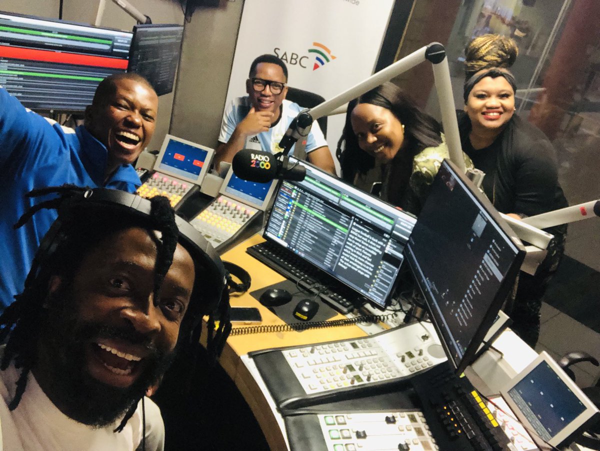 #NoNameBreakfastShow |Welcome to a brand new day, what a pleasure to be on your radio this morning. We love and appreciate you. Good morning!  Let's get moving! 🎉🎉🎉🔥🔥🔥 #IamListeningToRadio2000 #Radio2000 @djsbu @LeloMzaca @nathi_ndamase