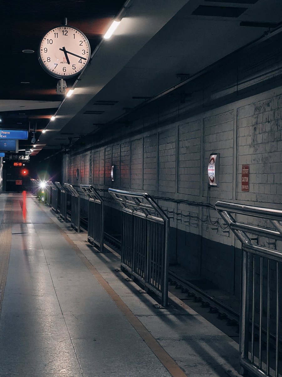 TheFindingNimo's tweet photo. DELHI inside subways are totally different city than above.
Puri vibes hi alag ajati hai.
#Delhi #metro #ShotOnSnapdragon #wirhGalaxy #Lensdistortion https://t.co/qOzaOLXfe8