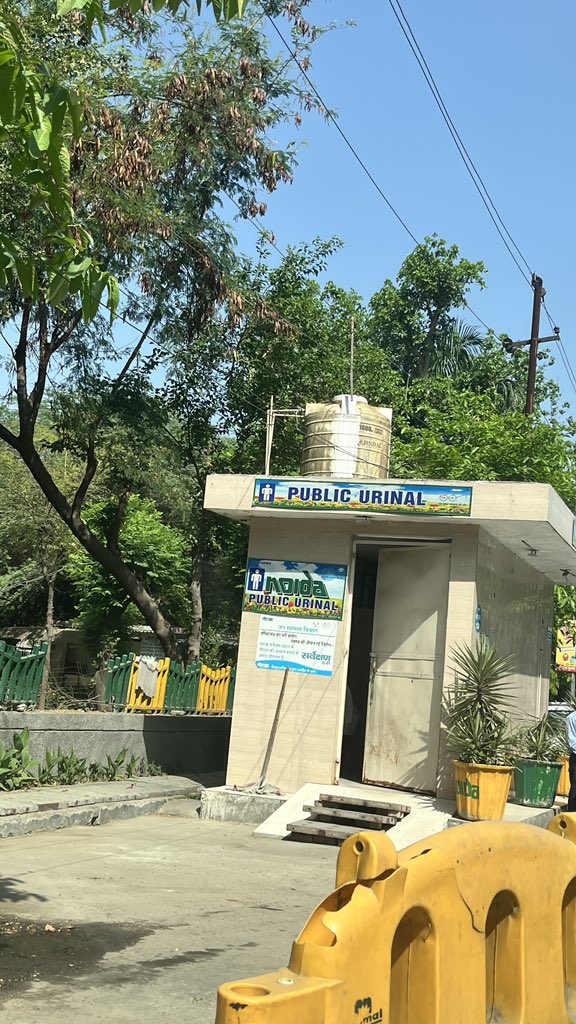 @NoidaAuthority is unable to keep the hygiene of public toilets even in the best of the areas of #gbnagar #noida 
Please launch a #swatchhbharat survey of all public toilets in/near filmcity atleast and let the public know ur findings @news24tvchannel @ABPNews @ndtv @ravishndtv