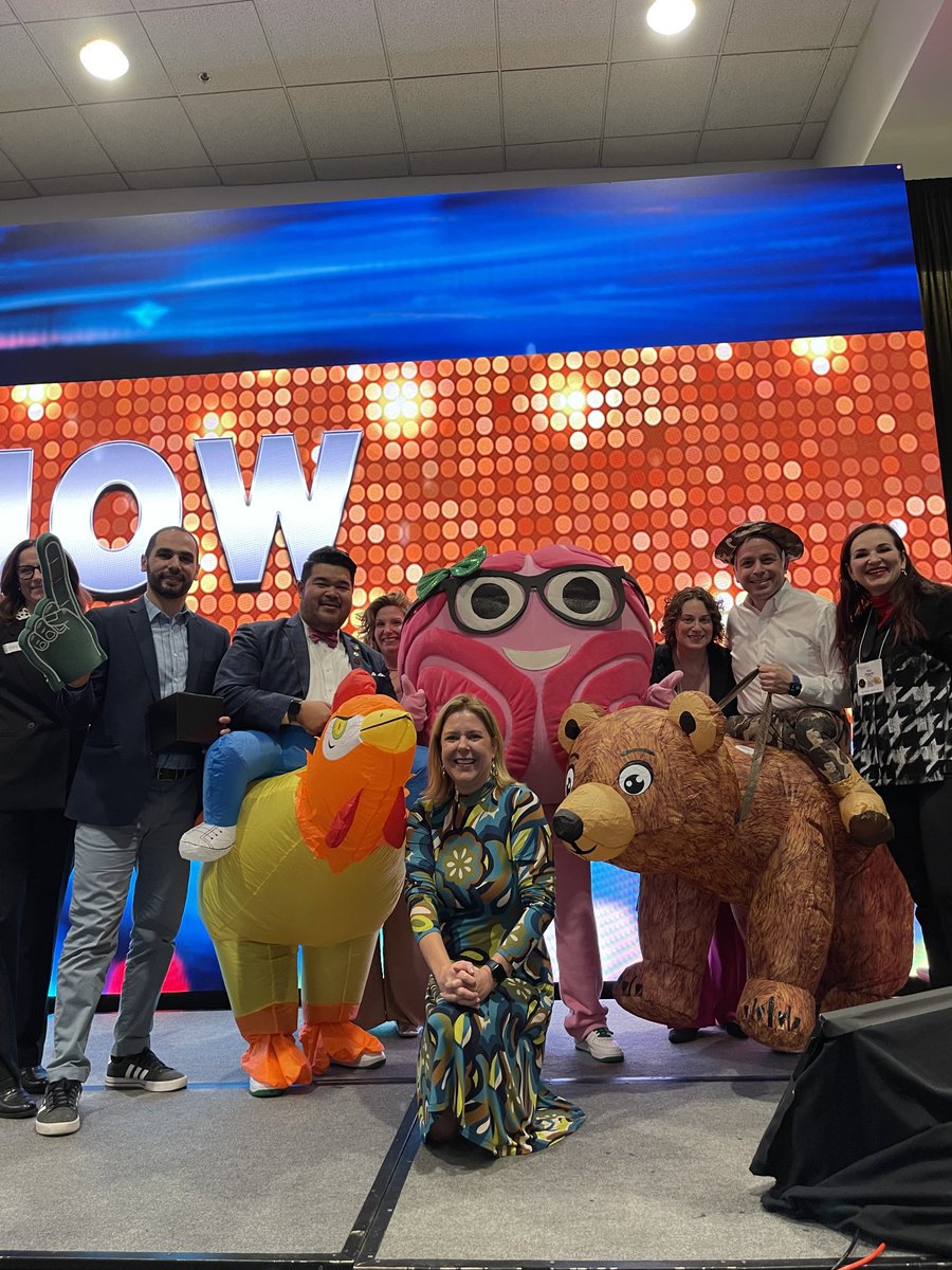 NinaRiggins's tweet photo. #HeadTalks #AANAM Fantastic time with @MaryPostCEO @neurobickel @MarkMilsteinMD @jposas #Sarabellum and all wonderful team @AANmember Thank you! 👏❤️🧠@WNGtweets https://t.co/r8HEK74chL