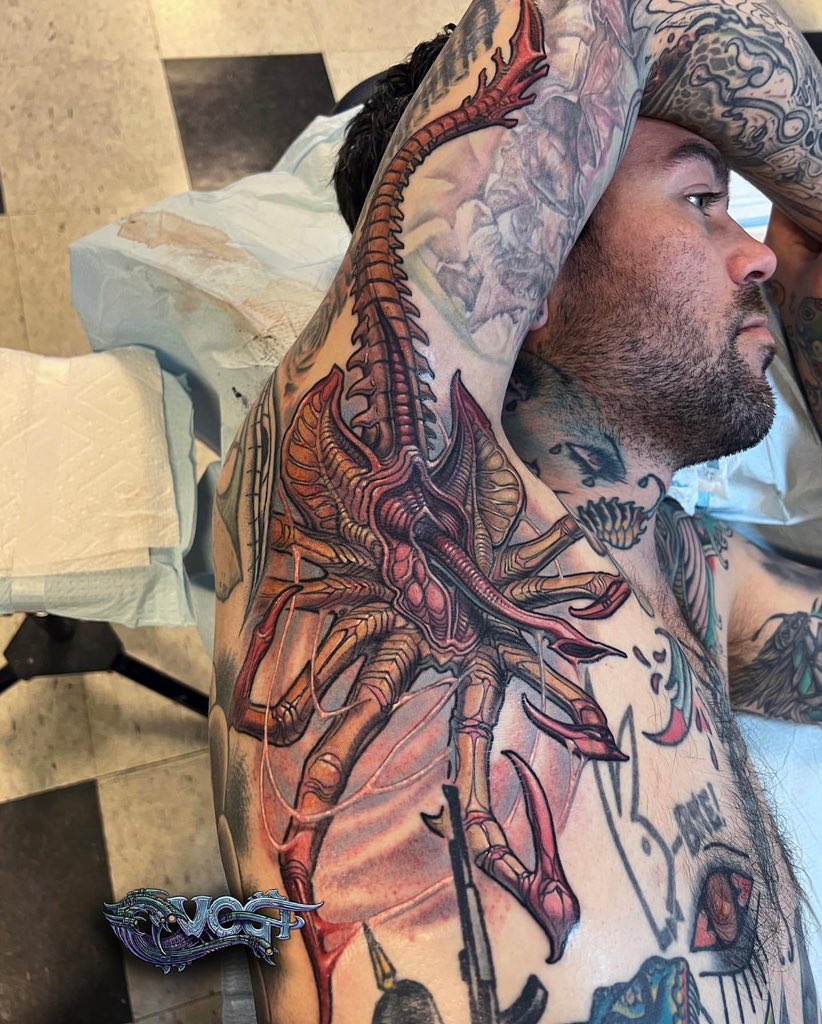 Tky_TTT's tweet photo. IG: jasonvogttattoo
Based in: United States https://t.co/7FP8aOXui8
