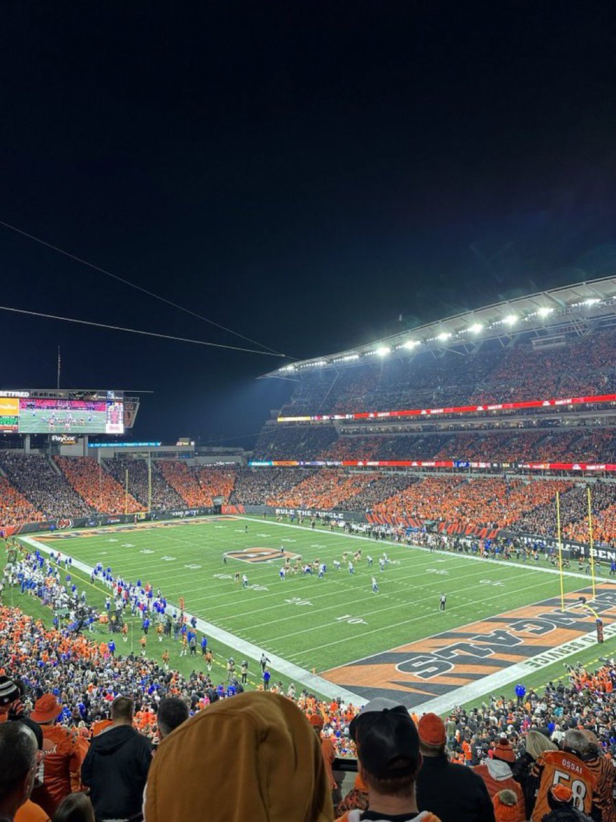 Chris ✟ tweet media