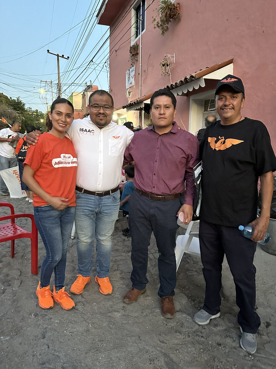 IsaacTrejo24's tweet photo. ¡GRACIAS #Ajijic! ¡Yo sí te voy a cumplir✅! 🧡🍊
✅Clínica Municipal 🏨 ✅Calles dignas ✅Respeto a su autonomía ✅Presupuesto propio. 🍊🧡
Soy #IsaacTrejo juntos vamos a decirles #AdiosALosDeSiempre 😎 ¡Ánimo! 🍊🧡 https://t.co/3LwZJNU7Qm
