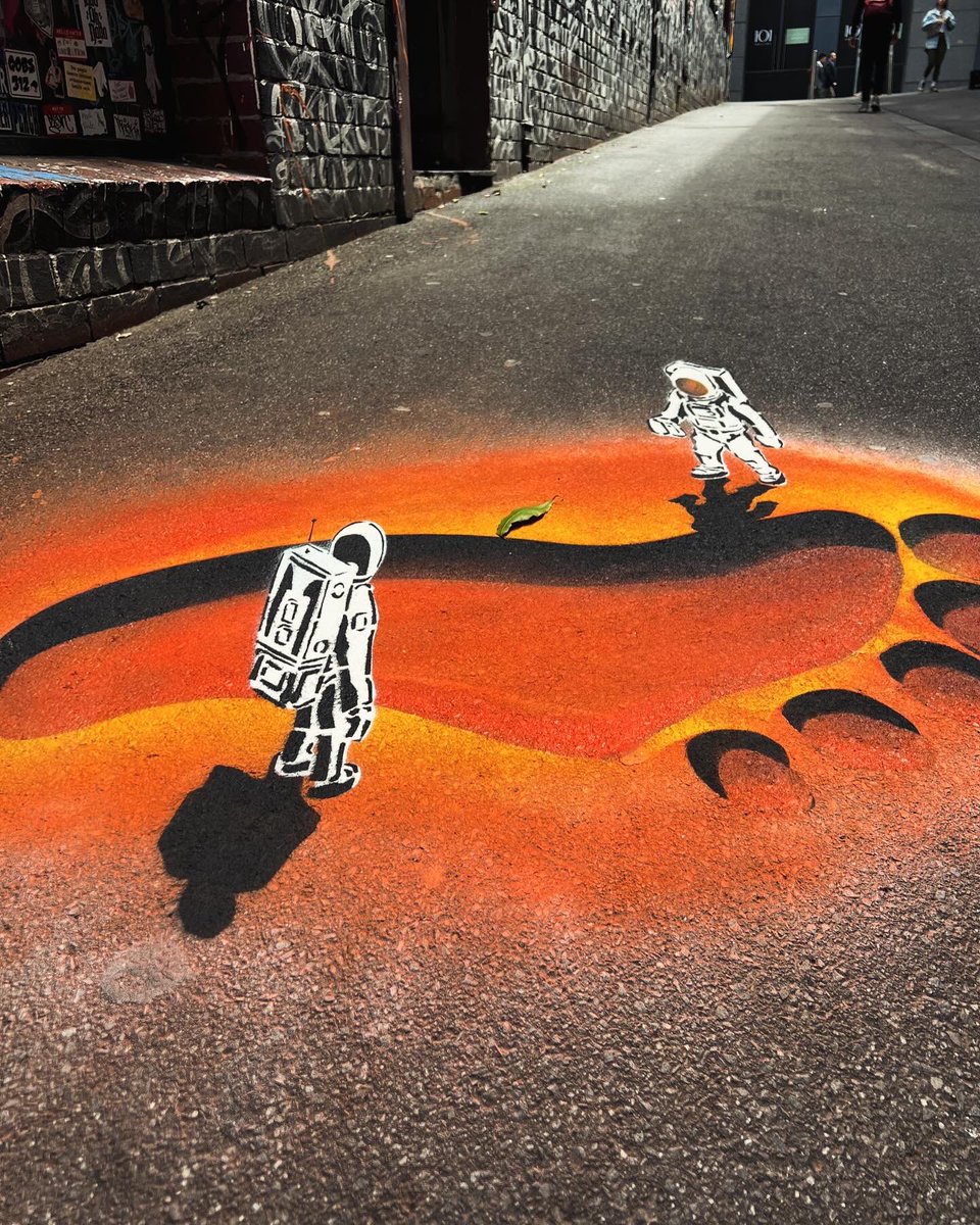 angryaussie's tweet image. Neat 3D illusion. When you look at this piece on the ground at just the right angle the astronauts look like they’re popping up in 3D. #streetsrt #melbourne