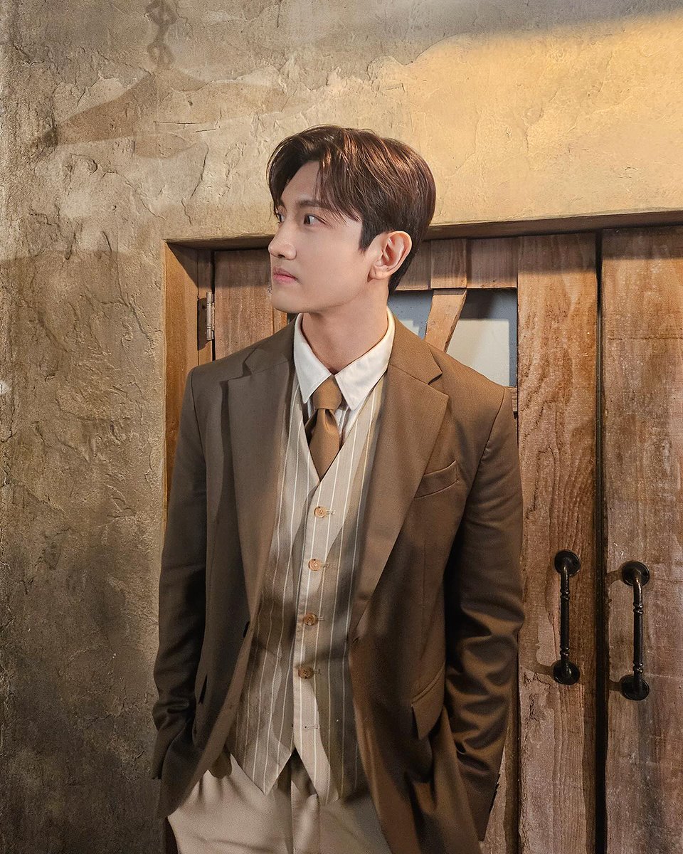 240418
@ sm_actist IG

심창민 배우의 뮤지컬 프로필 비하인드 사진 한 컷📸

가만있어도 벤자민 그 자체인 벤창민버튼 등장에
회전문 버튼 ON

뮤지컬 <벤자민 버튼>
5월, 세종문화회관에서 만나요❤️

#심창민 #SHIMCHANGMIN

instagram.com/p/C5zuTxAS2gZ/…