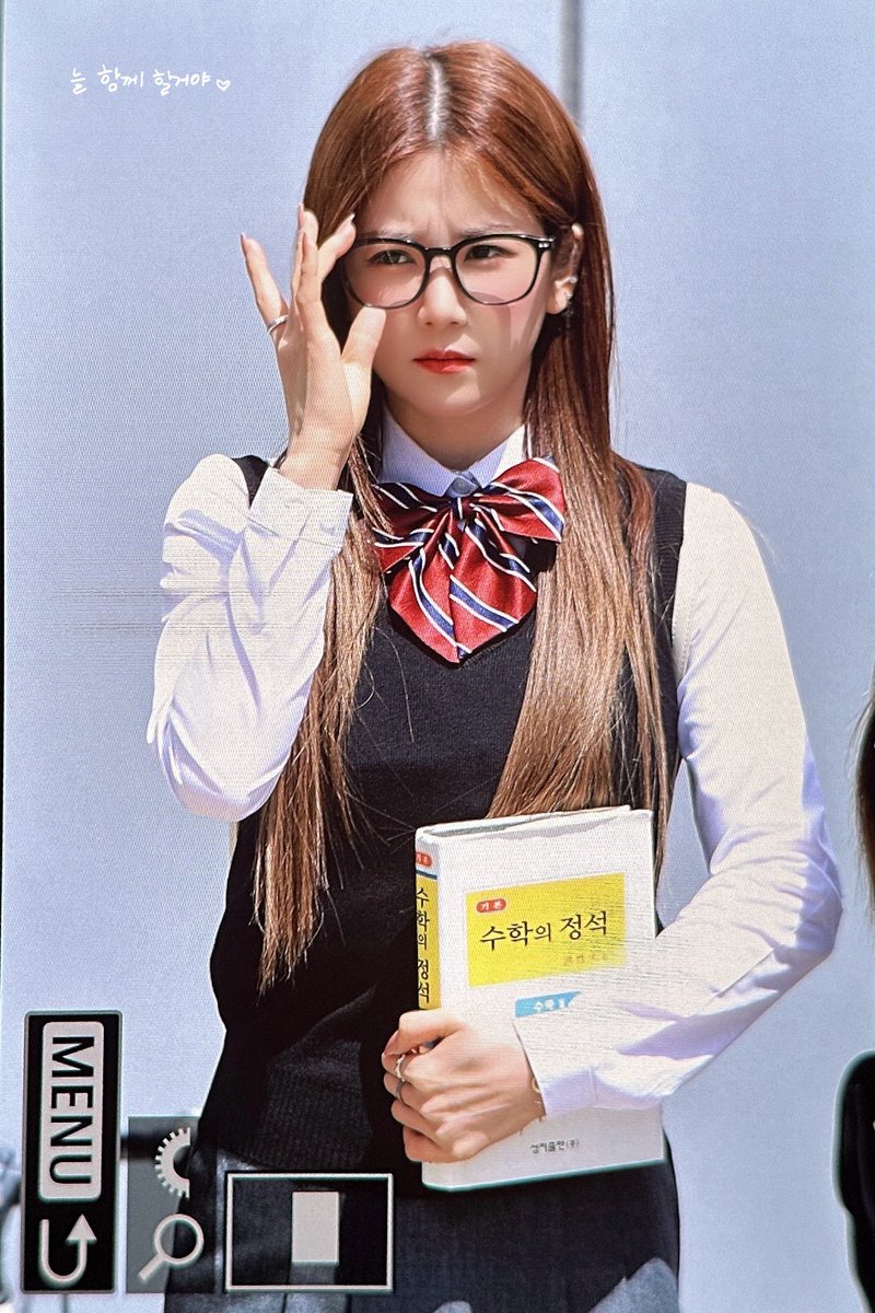 milkvetch33's tweet photo. 240418 에이핑크 초롱 프리뷰 (@Apinkpcr) 

선배, 밥 사주세요🍚

#에이핑크 #Apink #박초롱 #CHORONG https://t.co/Qt5PdC0Mk8
