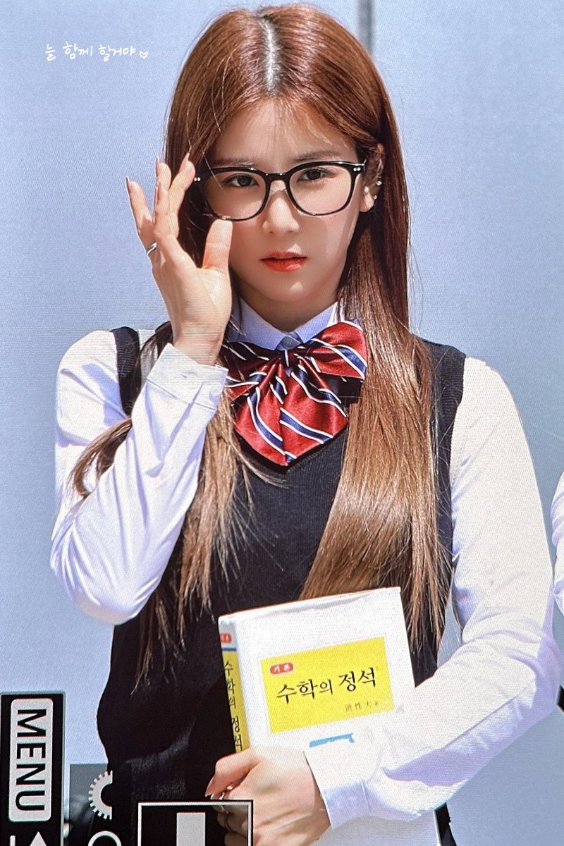 milkvetch33's tweet photo. 240418 에이핑크 초롱 프리뷰 (@Apinkpcr) 

선배, 밥 사주세요🍚

#에이핑크 #Apink #박초롱 #CHORONG https://t.co/Qt5PdC0Mk8