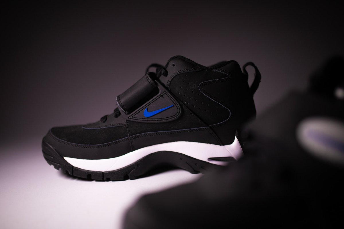 soshi_muzic's tweet photo. 地味に復刻を望んでる1足👟
NIKE AIR MISSION BLACK TRUE ROYAL WHITE
RELEASE:2014
Style Code:629467-002
#スニーカー #NIKE #NIKEAIRMISSION #AIRMISSION https://t.co/qIkuOXnBYb
