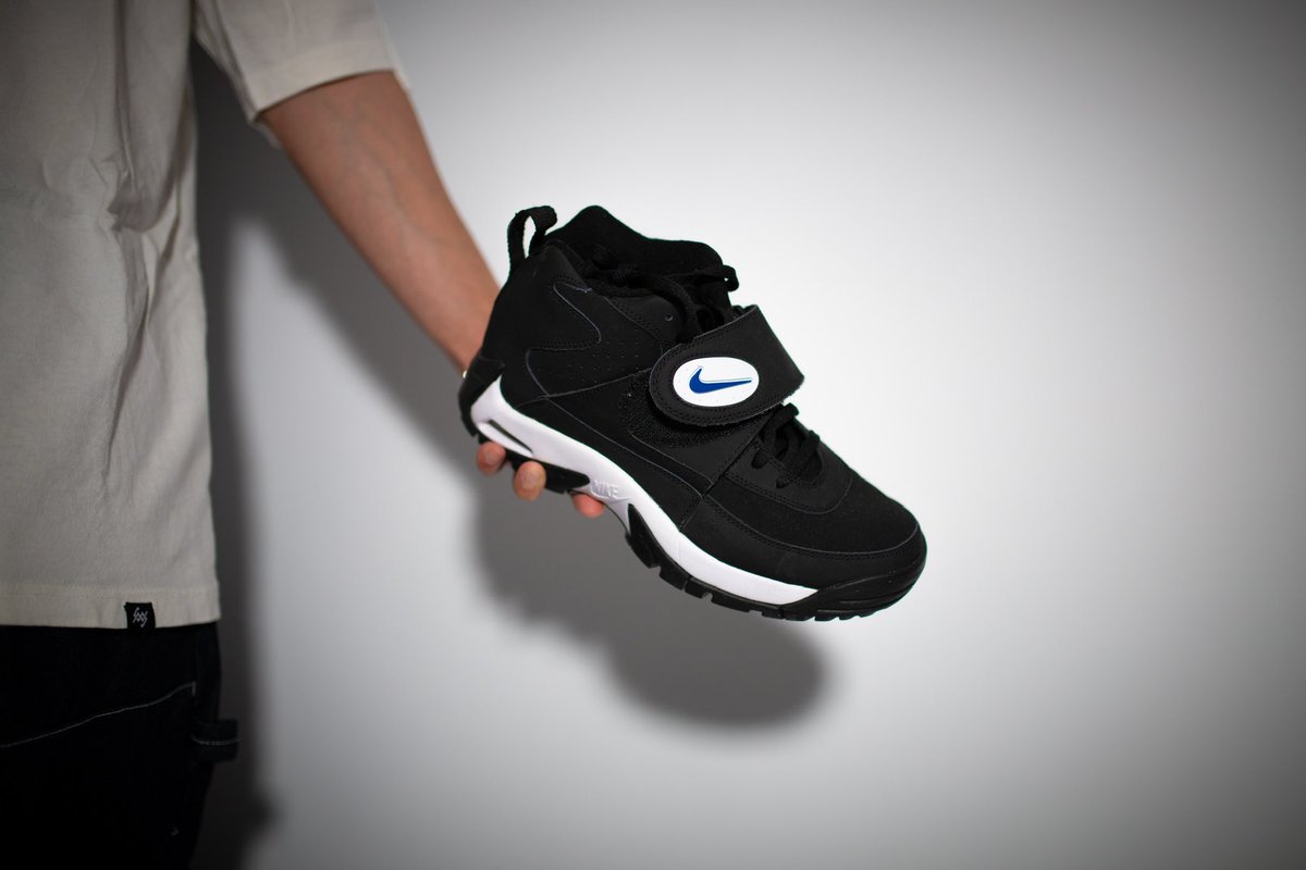 soshi_muzic's tweet photo. 地味に復刻を望んでる1足👟
NIKE AIR MISSION BLACK TRUE ROYAL WHITE
RELEASE:2014
Style Code:629467-002
#スニーカー #NIKE #NIKEAIRMISSION #AIRMISSION https://t.co/qIkuOXnBYb