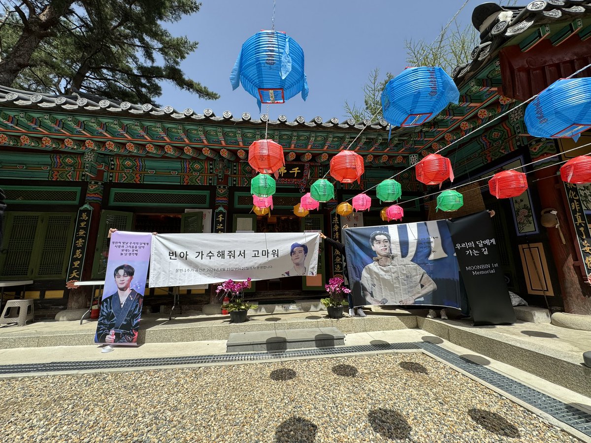 How our hiking turned to an early crying session

We decided to hike to the Seomun Gate observatory near Gukcheongsa Temple (former Moon Space) today, April 18, because we didn't want to go with the crowd tomorrow.