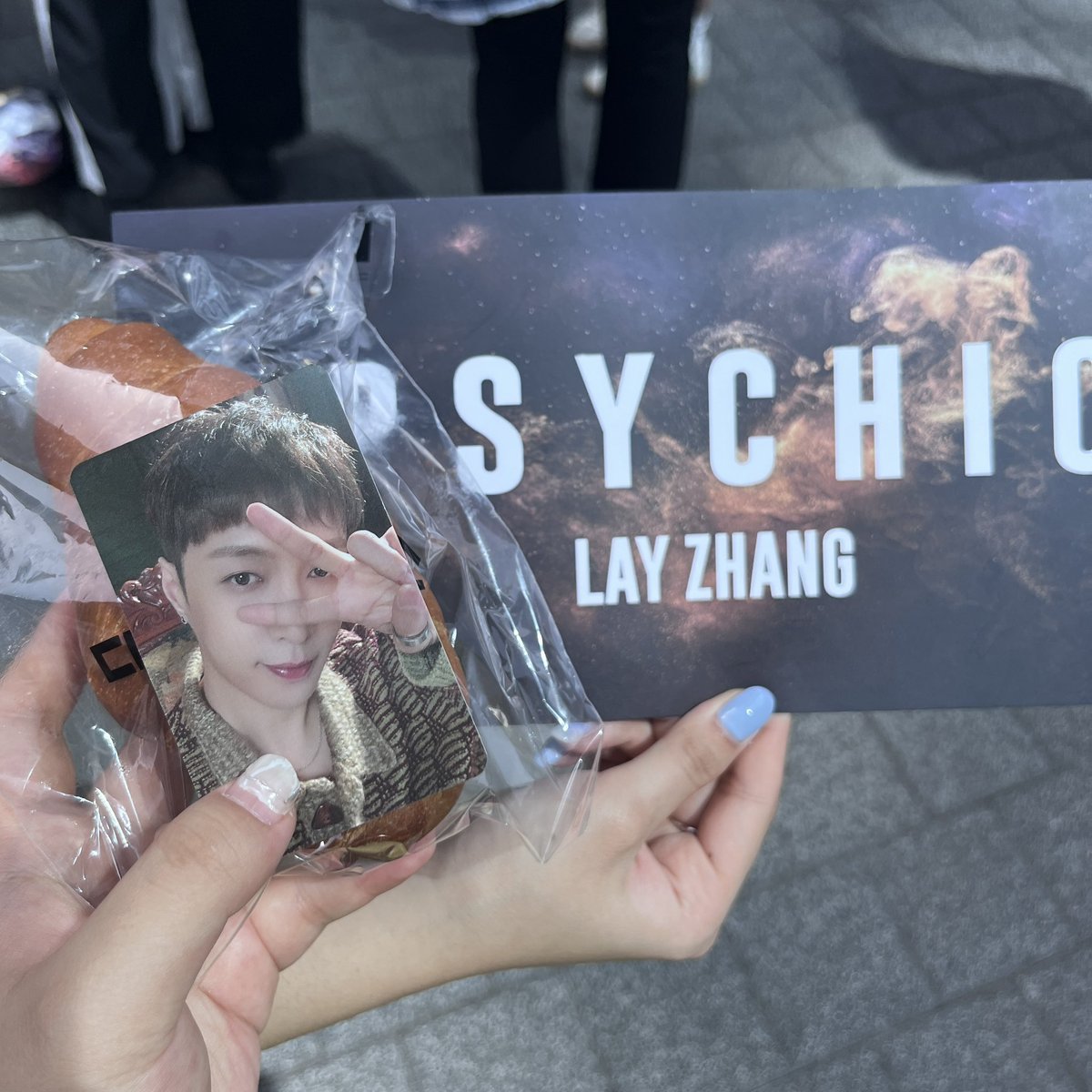 AngelPadcott01n's tweet photo. Just now PD called us EXO-L and then changed to call us fans, but Yi Xing took the initiative to say that it is OK to call fans or EXO-L, it doesn’t matter.Because whether it is EXO-L or just fans who like Yi Xing, everyone comes here because they have a heart that loves him #EXO https://t.co/OUgKKgTcA2