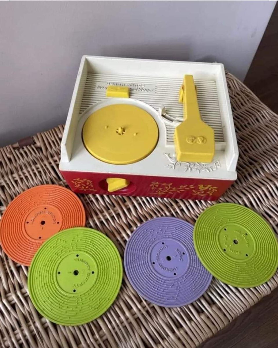 Who can remember these? LOLOLOL 

Good Ole #fisherprice 😍🥰😍 

#backintheday #oleskool #memorylane #memories #recordplayer #nostalgia #vintage #nostalgic #toys