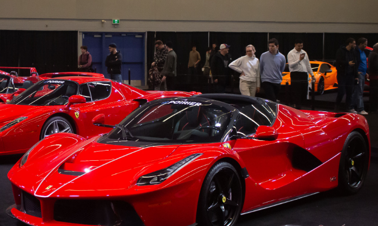 Ferrari LaFerrari Aperta supercar costs over 5 million USD

 Before the era of electric cars began, many brands introduced mainstream hybrid models with superior performance and lower fuel consumption. Alongside that, some supercars and hypercars also switched to using plug-in