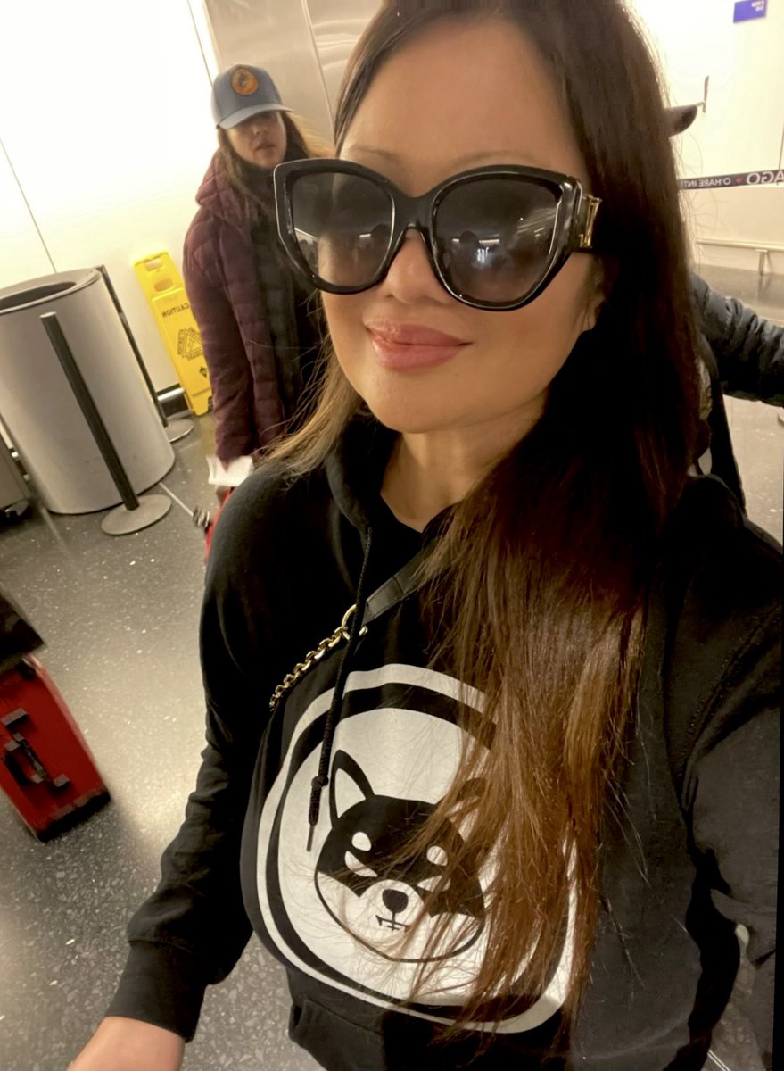 How come @elonmusk doesnt want to wear his #SHIB hoodie but i can wear mine with no problem 🤣🤣🤣