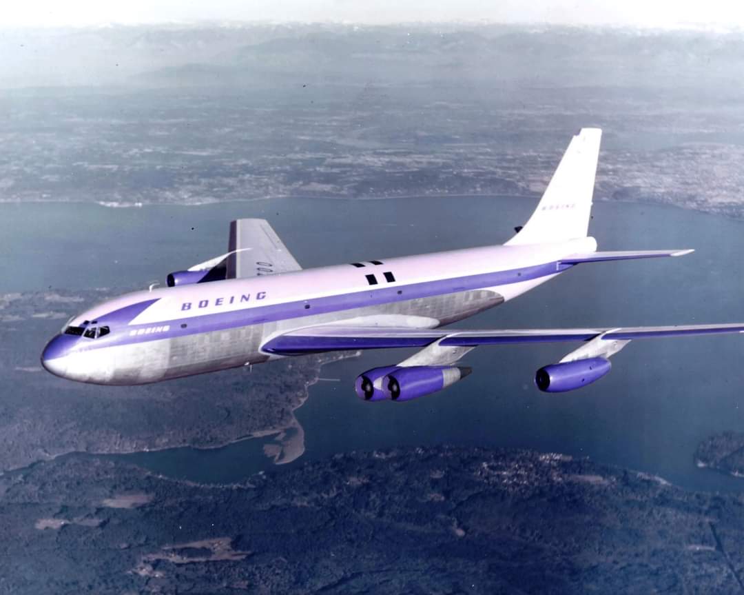 JetPap's tweet image. The @BoeingAirplanes Company 707-7-26 6 engines concept.