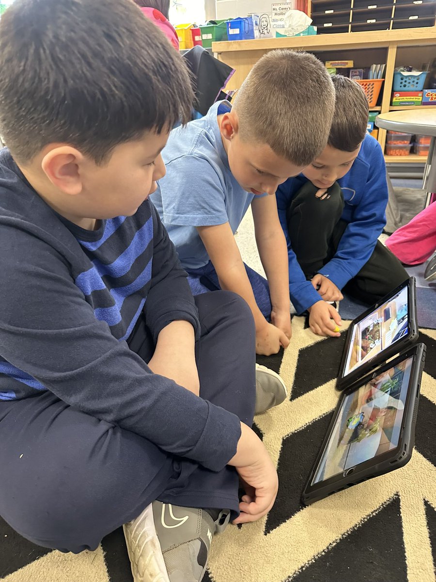 MsCareyCL's tweet photo. Room 9 shared their Green Screen knowledge with our kindergarten friends! Students created videos about Spring Break plans😎🐸 @bcipriano6 @CherryLaneCP1 https://t.co/85xXWfzrfe