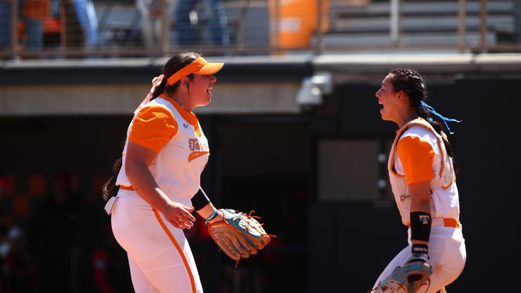 All three games of the LSU/Tennessee series will be broadcast, featuring the crew of Beth Mowins, Michele Smith, and Jessica Mendoza. Friday’s game will be seen on the SEC Network at 6 pm ET. 📸: @Vol_Softball d1sb.co/3W2uo0s