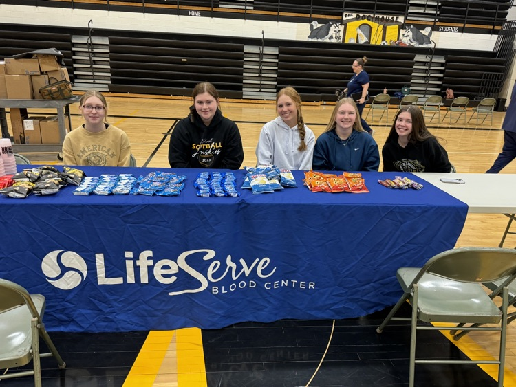 WintersetHS's tweet photo. Y-Teen hosted a blood drive today at WHS! #wintersethuskypride https://t.co/puqpU1dSXH