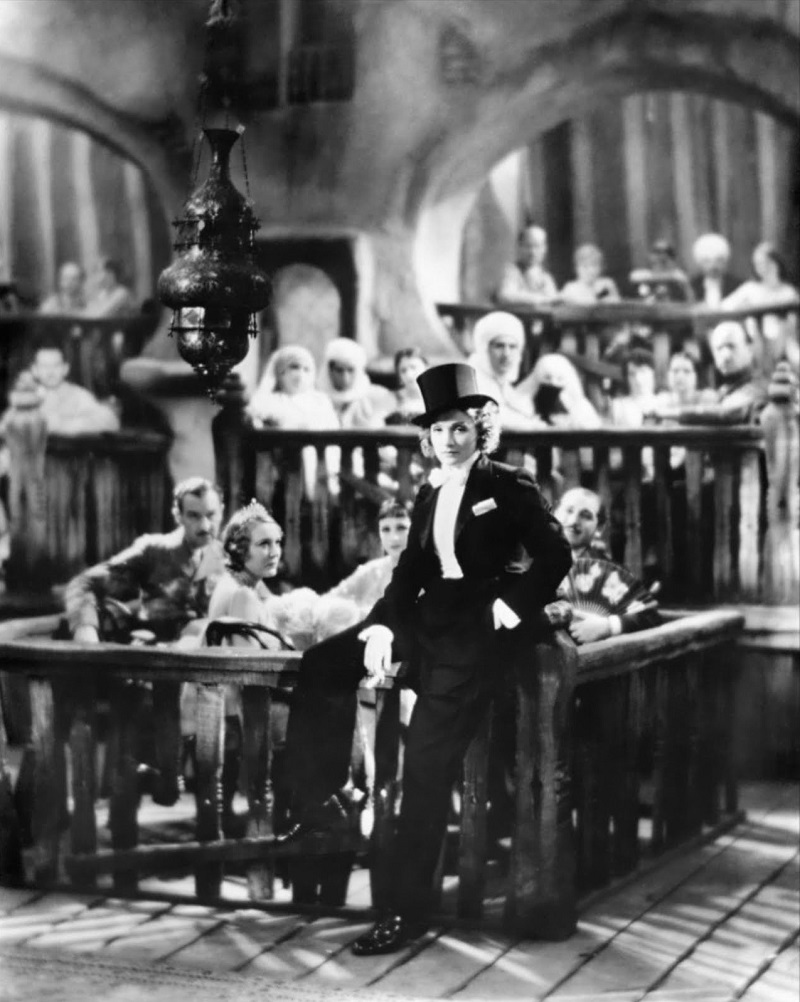 What an entrance...
#FilmNoirClub 🎩 #Morroco (1931)