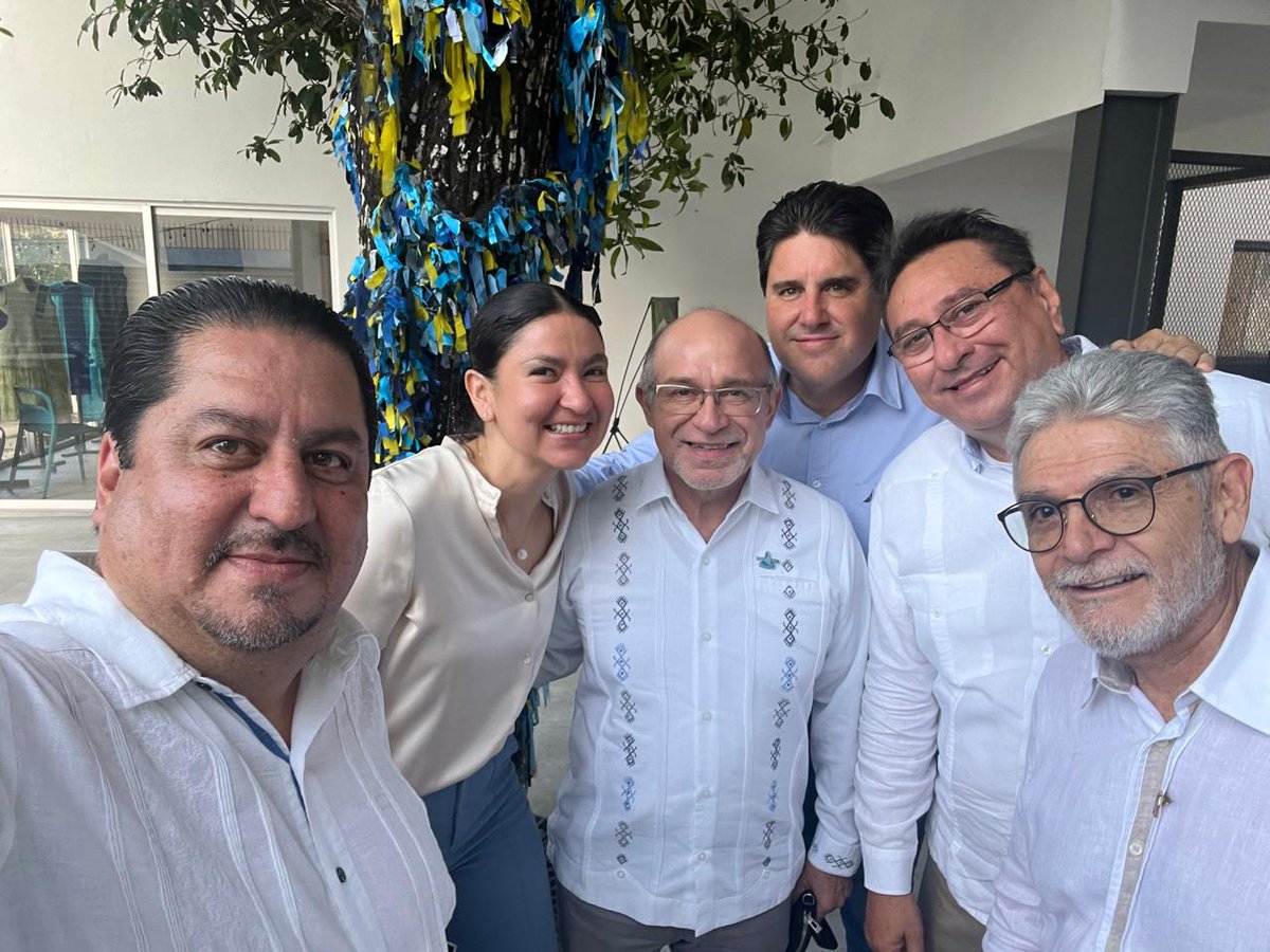 CICcancun's tweet photo. Acompañamos a nuestros colegas ingenieros en la Toma de protesta del IX Consejo Directivo del Colegio de Ingenieros Mecánicos Mecatrónicos Electricistas y Electrónicos del Caribe Mexicano.
¡Muchos éxitos! https://t.co/dqau3KlW5e