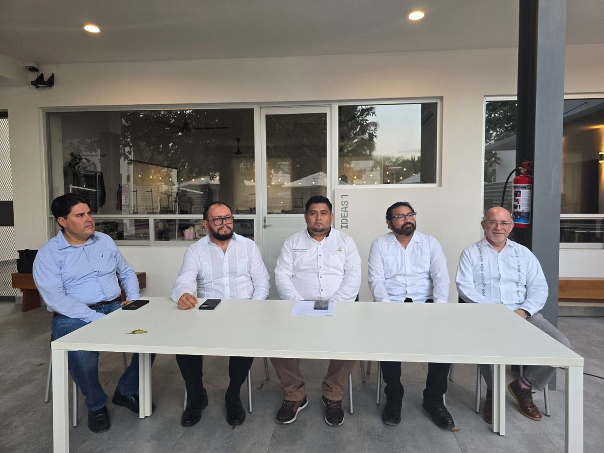 CICcancun's tweet photo. Acompañamos a nuestros colegas ingenieros en la Toma de protesta del IX Consejo Directivo del Colegio de Ingenieros Mecánicos Mecatrónicos Electricistas y Electrónicos del Caribe Mexicano.
¡Muchos éxitos! https://t.co/dqau3KlW5e