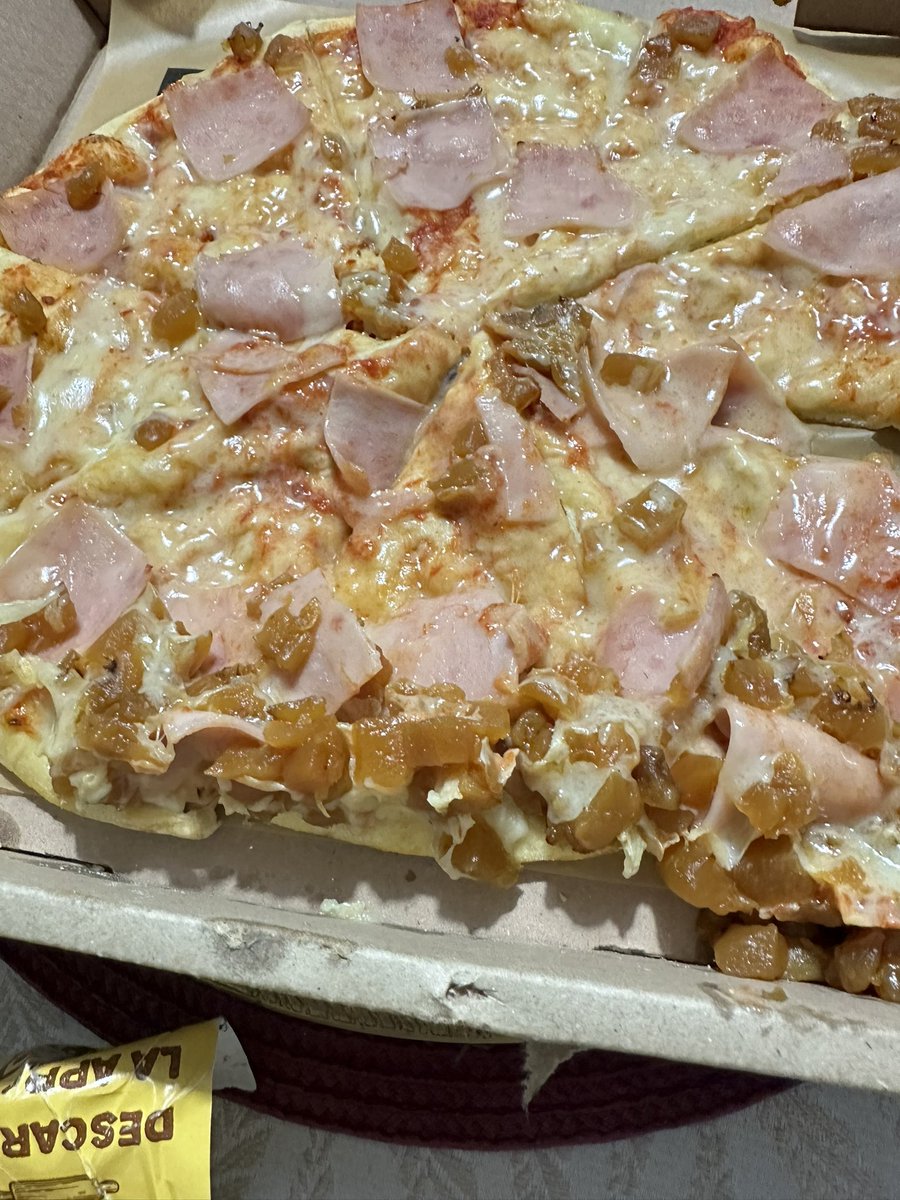 Ciindyplata's tweet photo. Ustedes creen que es justo que uno pague más de $100.000 por estos productos de @salvatorspizza  pedido por @didicolombia  y adicional no me reembolsan el dinero. Realmente eso no provoca comérmelo y ninguno resuelve https://t.co/sMMP9vkWyh