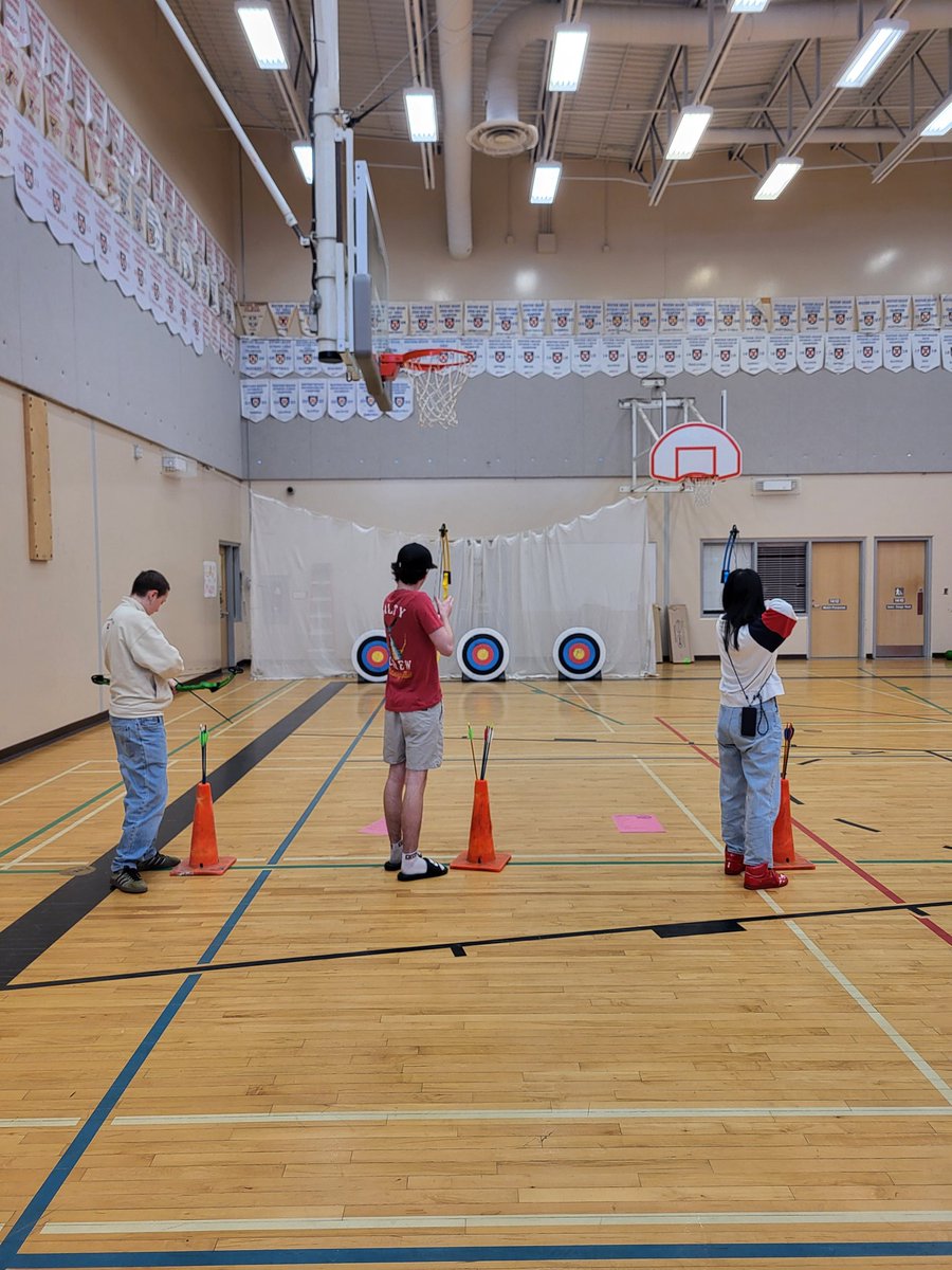MrHollandBMHS's tweet photo. PE Leadership 12 students wrapped up their archery unit with a class tournament today. Congratulations to Dylan Wright for earning the honor of class champion.
#BMHS #TCRCE #archery @naspschools https://t.co/wJA2bwjEOx
