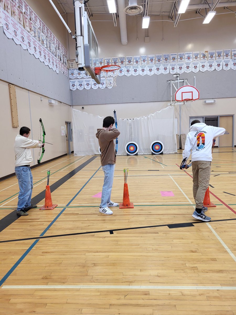 MrHollandBMHS's tweet photo. PE Leadership 12 students wrapped up their archery unit with a class tournament today. Congratulations to Dylan Wright for earning the honor of class champion.
#BMHS #TCRCE #archery @naspschools https://t.co/wJA2bwjEOx
