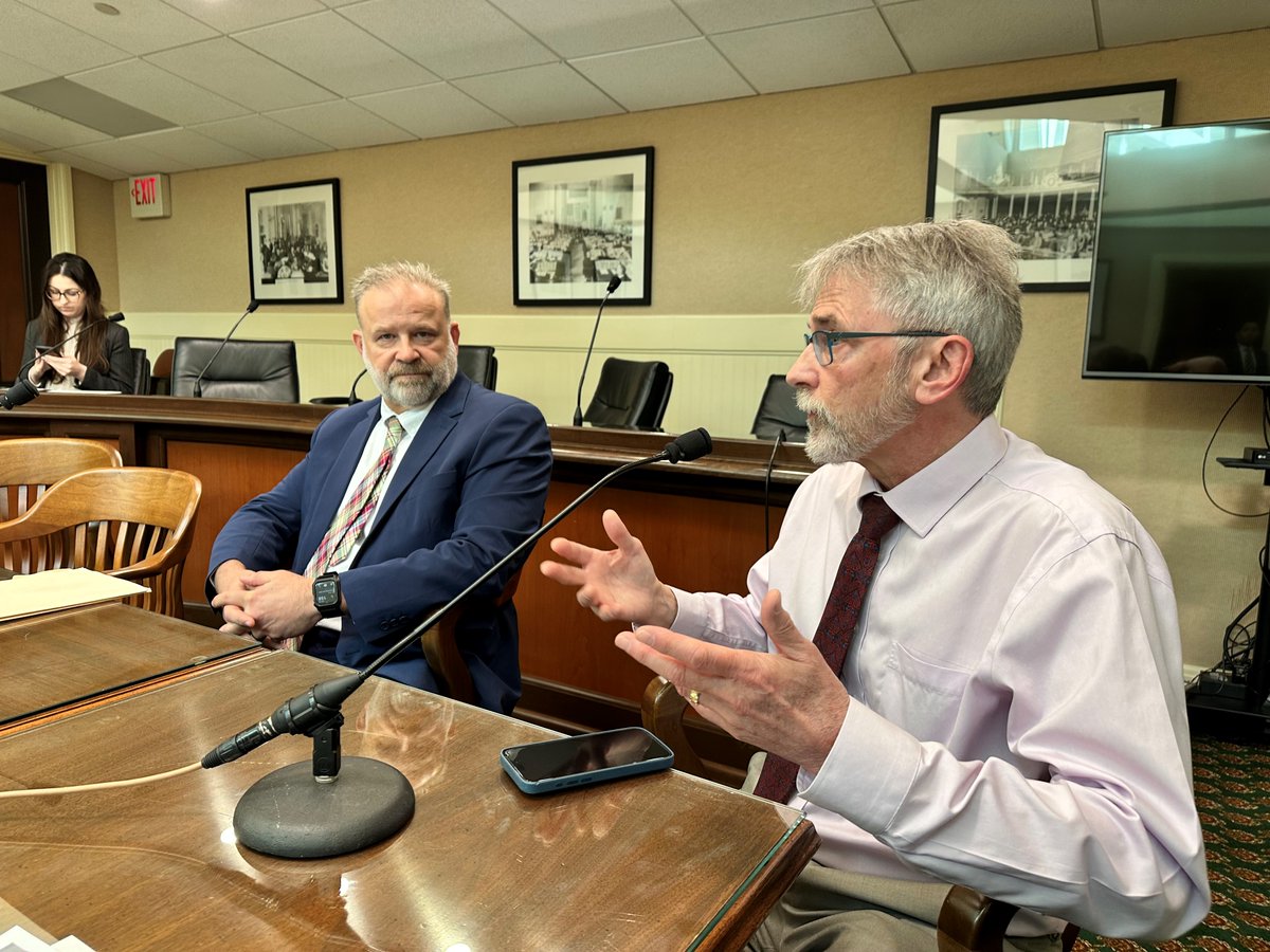 #AB3043 Silicosis Prevention Act to protect workers in the countertop industry from contracting silicosis, passed out of Asm. Labor w/ bipartisan support! Thank you, Dr. Robert Blink @westernOEMA, Keith w/ @CA_Bldg_Trades @CaliforniaLabor and @LungAssociation for your support!